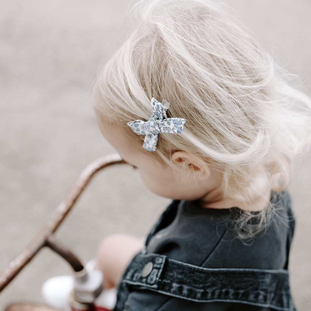 Thea Petite Bow Clip